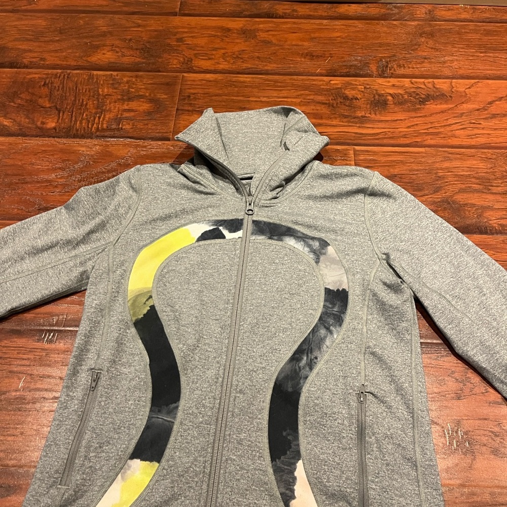 Lululemon Athletica Gray Sweater with Artistic Design